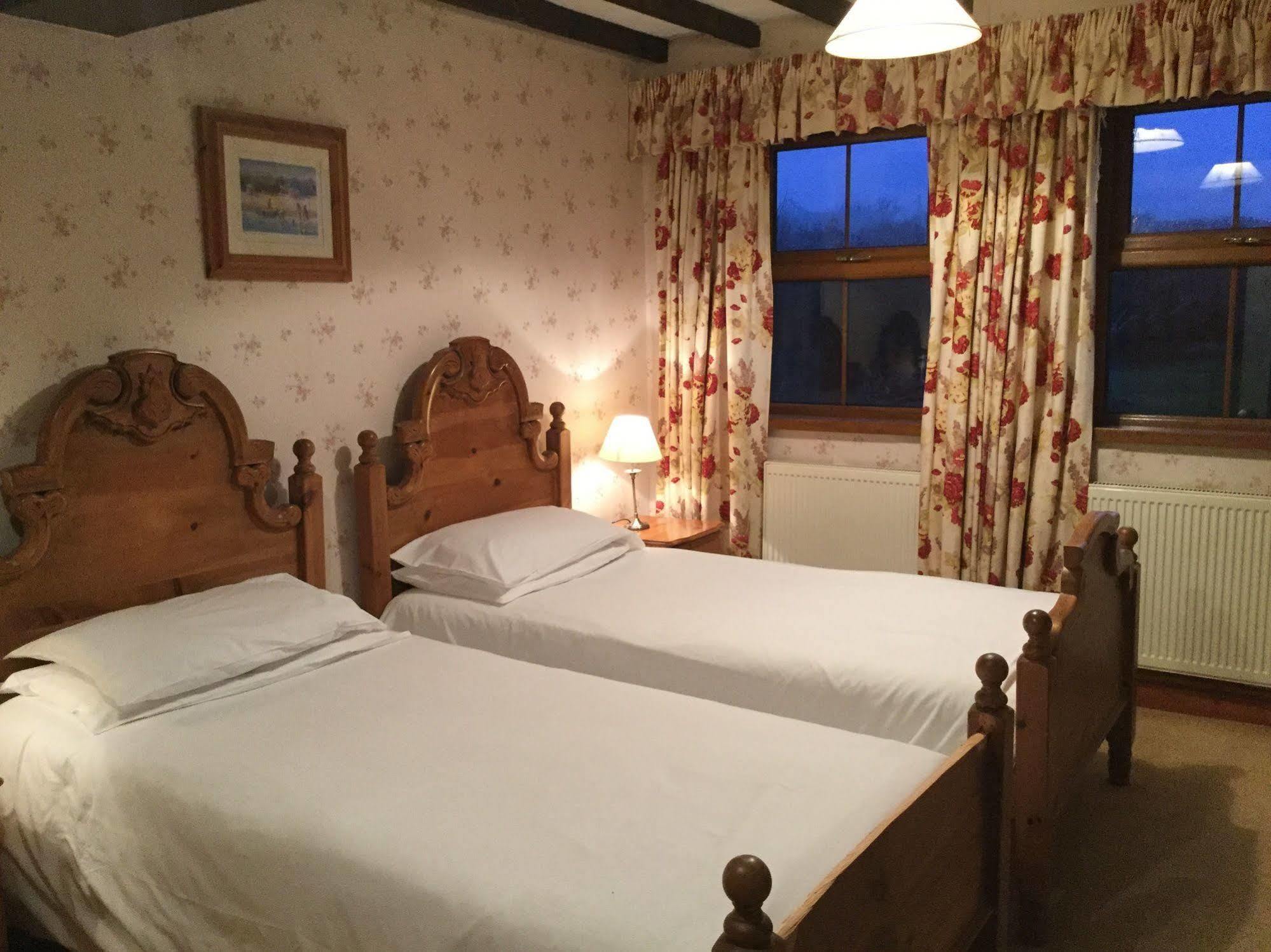 Llwyn Country House 래넬리 외부 사진