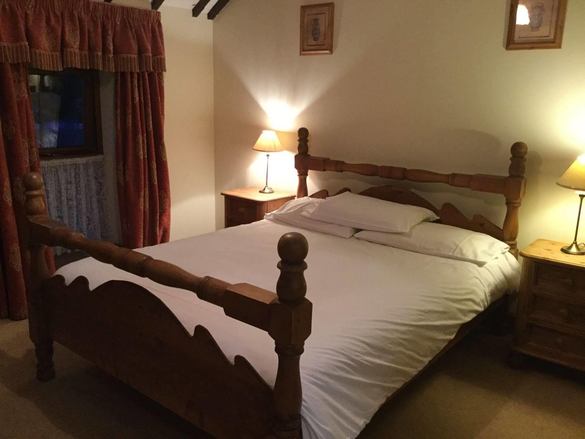 Llwyn Country House 래넬리 외부 사진