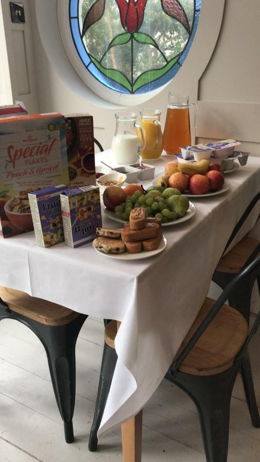 Llwyn Country House 래넬리 외부 사진